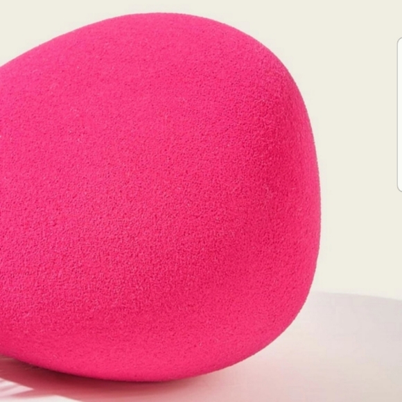 •LAST 1•Beauty Sponge Blender With Stand - Picture 3 of 4